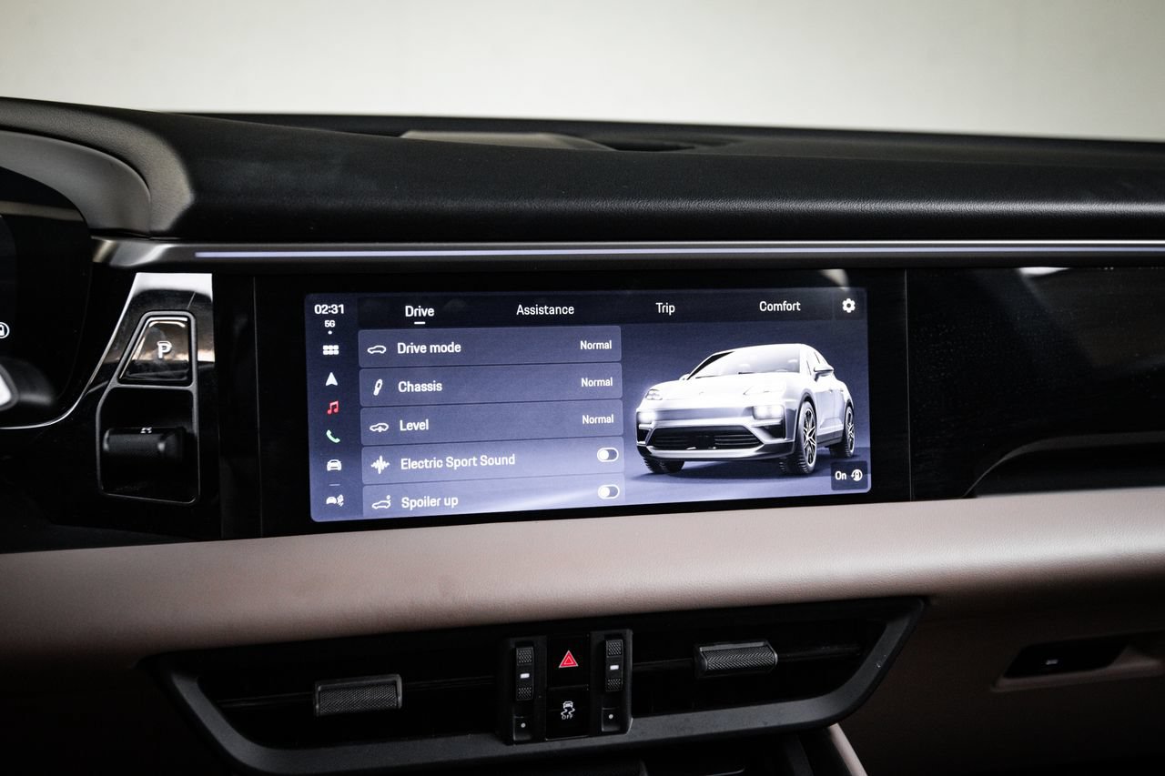 Certified 2024 Porsche Macan 4 Electric AWD/4WD image 18
