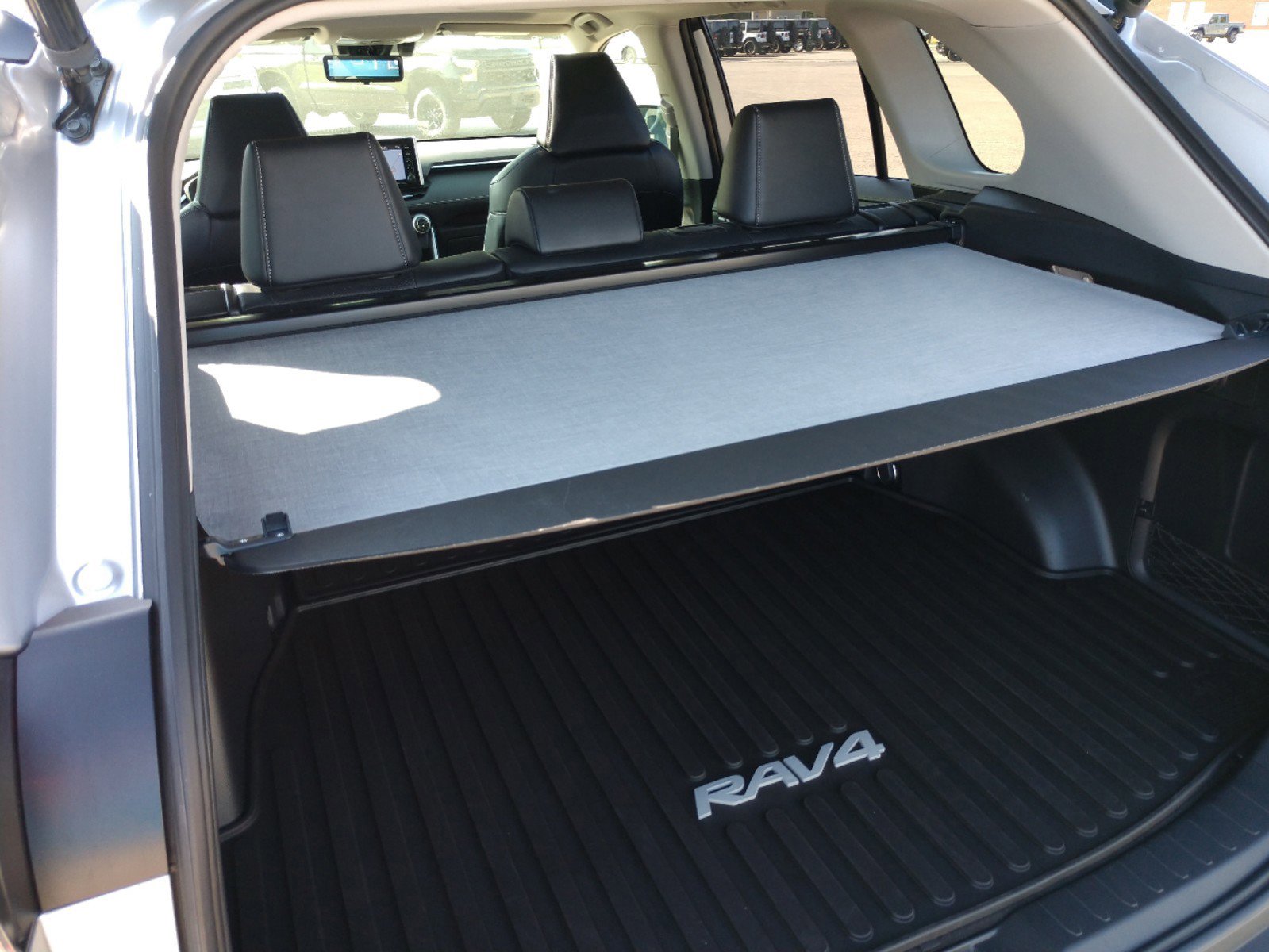 Used 2019 Toyota RAV4 Limited image 6