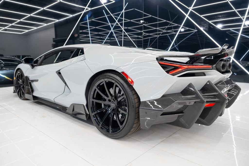 Used 2025 Lamborghini Revuelto image 22