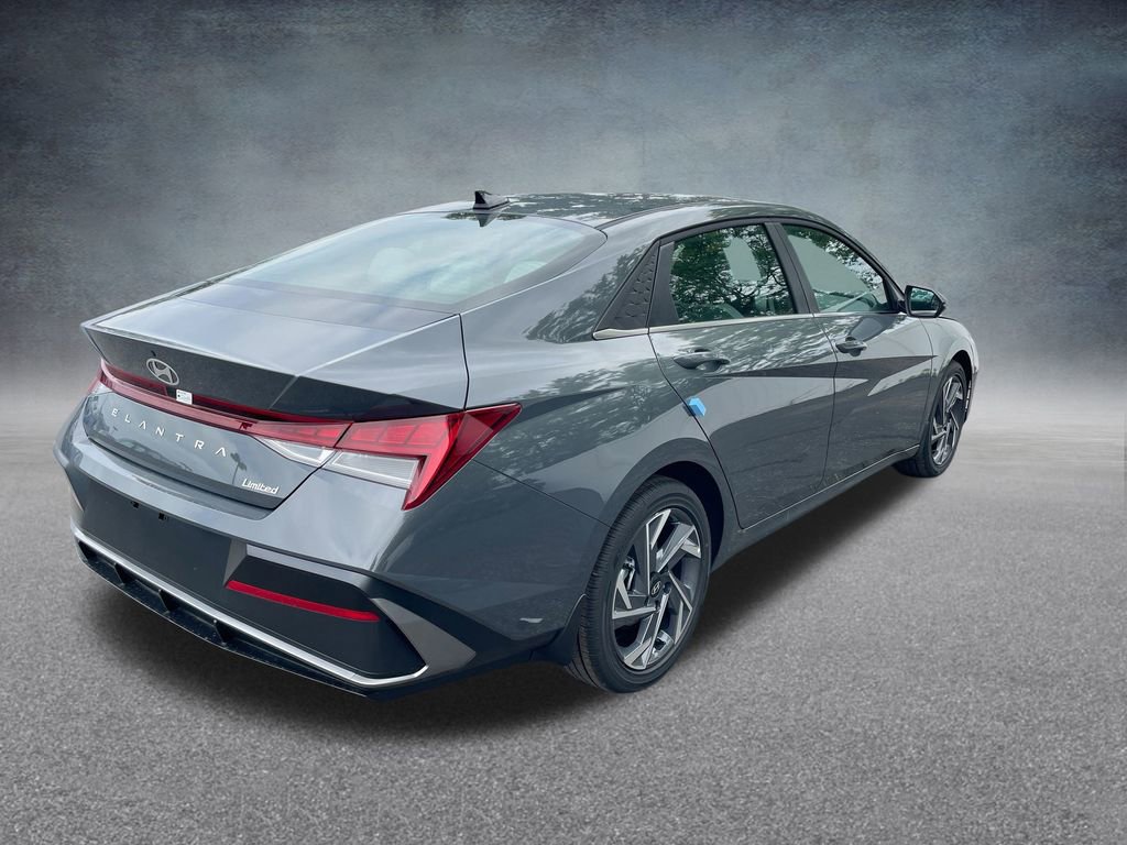 New 2025 Hyundai Elantra Limited image 31
