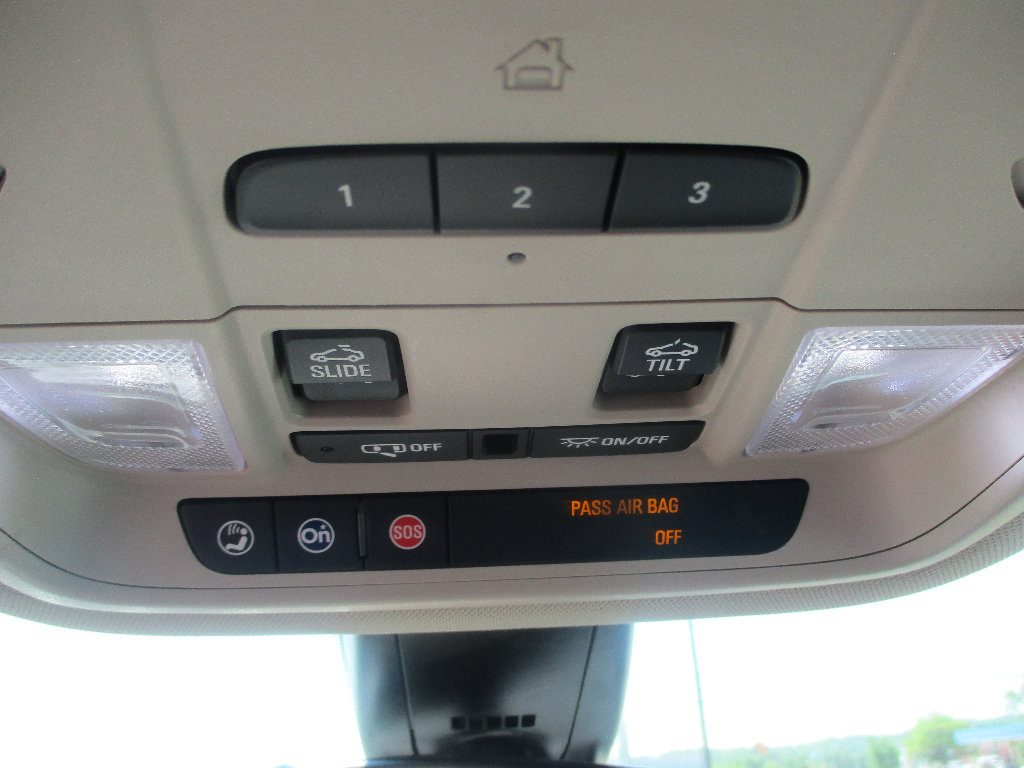 Used 2019 GMC Acadia Denali w/ Technology Package FWD image 16