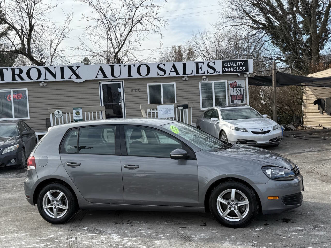 Used 2014 Volkswagen Golf 4-Door image 2