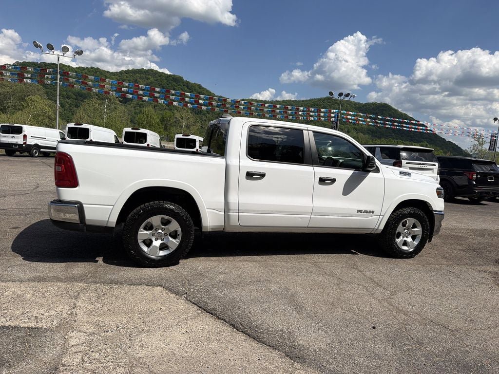 Used 2025 RAM 1500 Big Horn AWD/4WD image 3