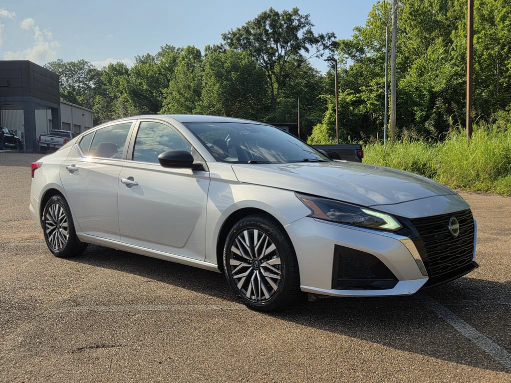 Used 2025 Nissan Altima 2.5 SV