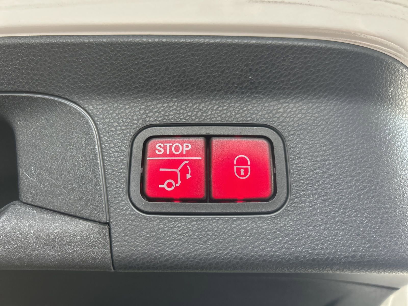 Used 2021 Mercedes-Benz GLC 300 4MATIC Coupe image 12