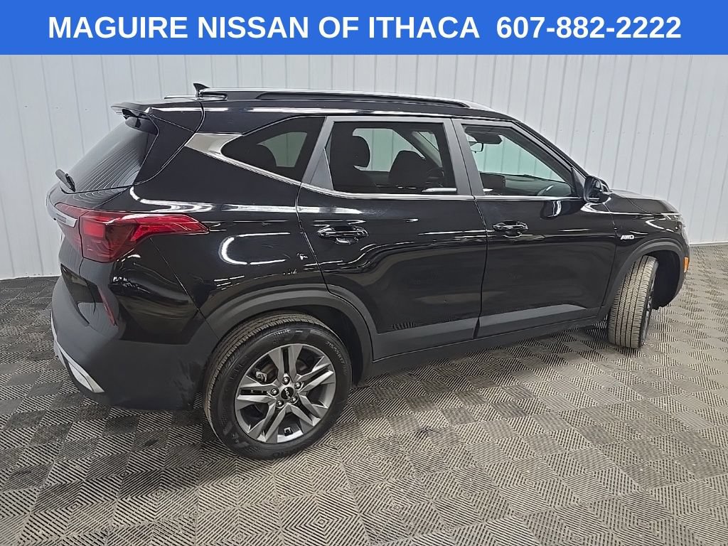 Used 2023 Kia Seltos S w/ Navigation Package AWD/4WD image 3