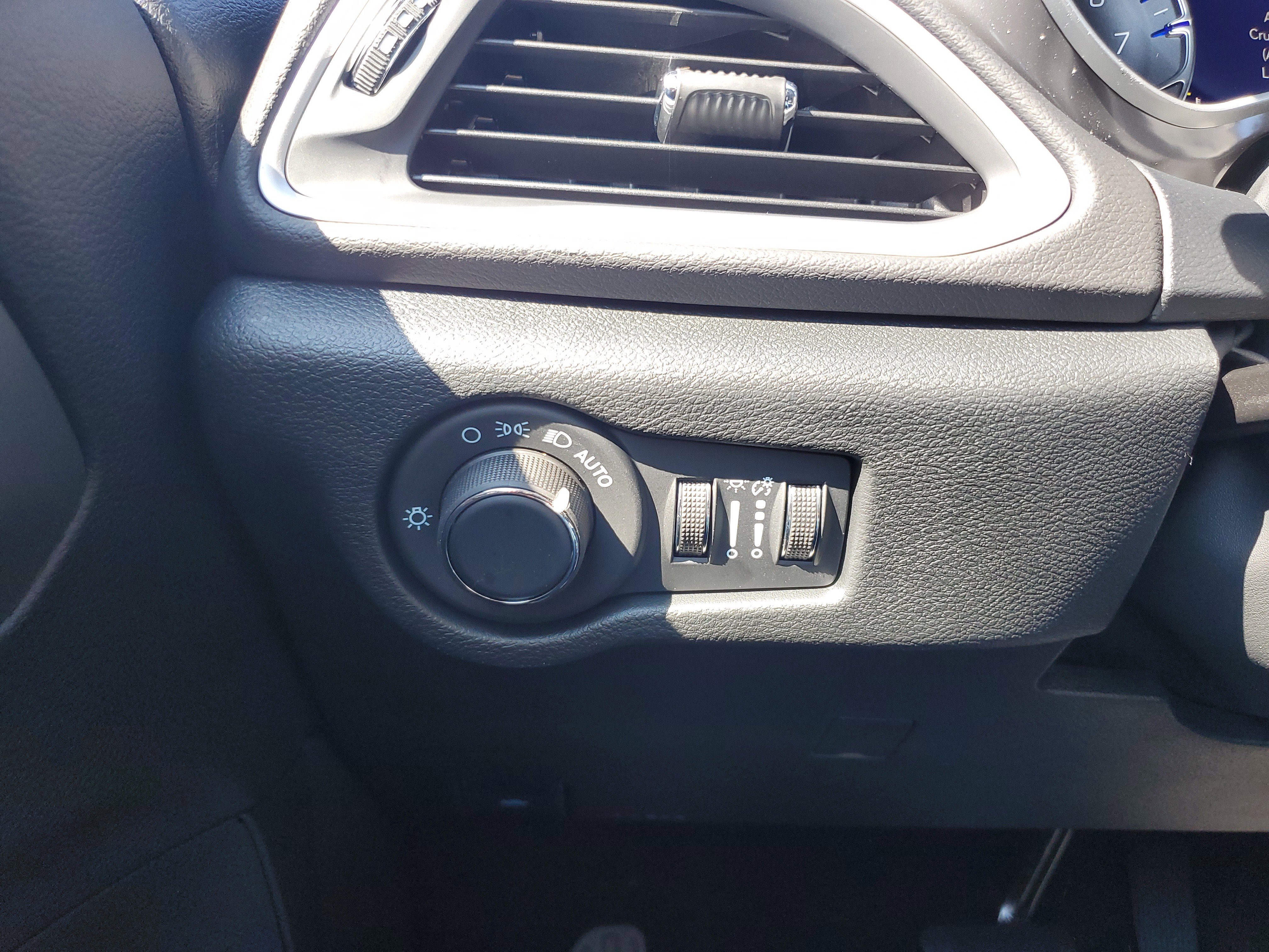 New 2026 Chrysler Voyager LX image 22