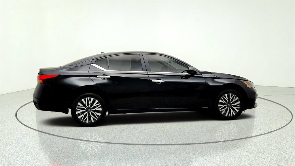 Used 2024 Nissan Altima 2.5 SV AWD/4WD image 4