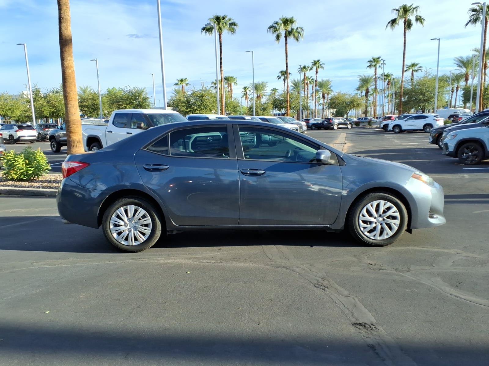 Used 2018 Toyota Corolla LE w/ Carpet Mat Package (TMS) FWD image 3