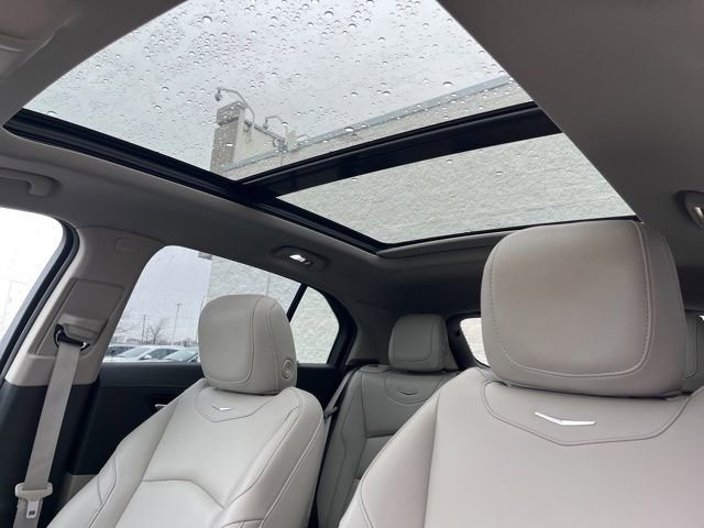 Used 2023 Cadillac XT4 Luxury w/ Cold Weather Package image 12