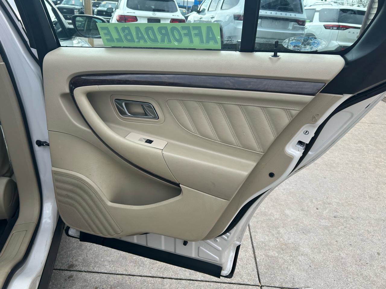 Used 2013 Ford Taurus Limited image 15