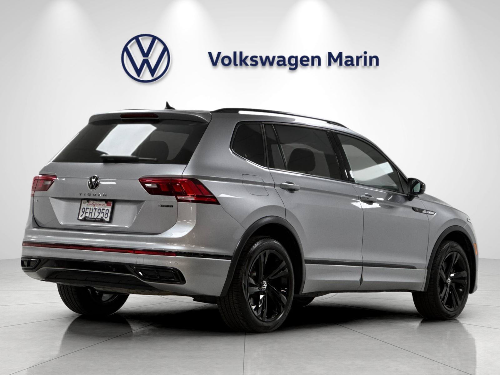 Used 2023 Volkswagen Tiguan SE R-Line AWD/4WD image 5