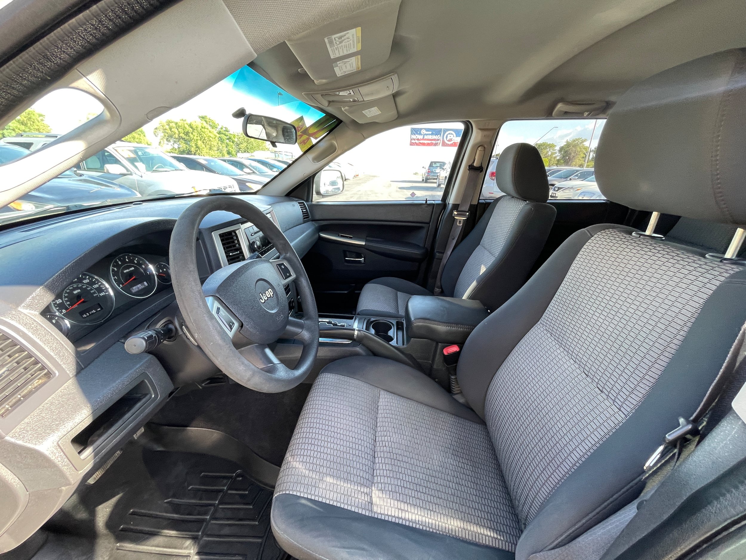 Used 2010 Jeep Grand Cherokee Laredo AWD/4WD image 12