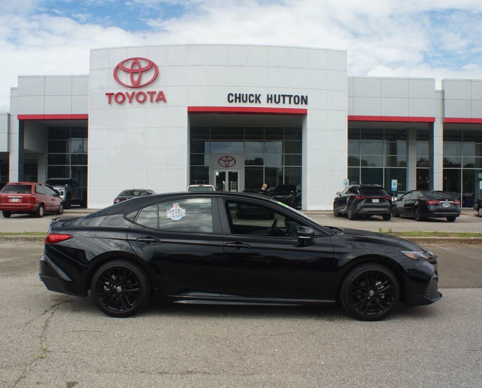 Used 2026 Toyota Camry SE FWD image 1