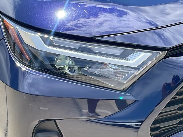 Used 2022 Toyota RAV4 XLE Premium AWD/4WD image 32