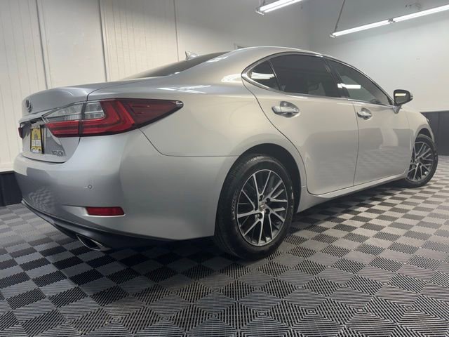 Used 2016 Lexus ES 350 w/ Navigation System Package image 3