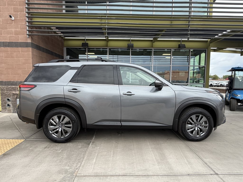 Used 2025 Nissan Pathfinder SV FWD image 9