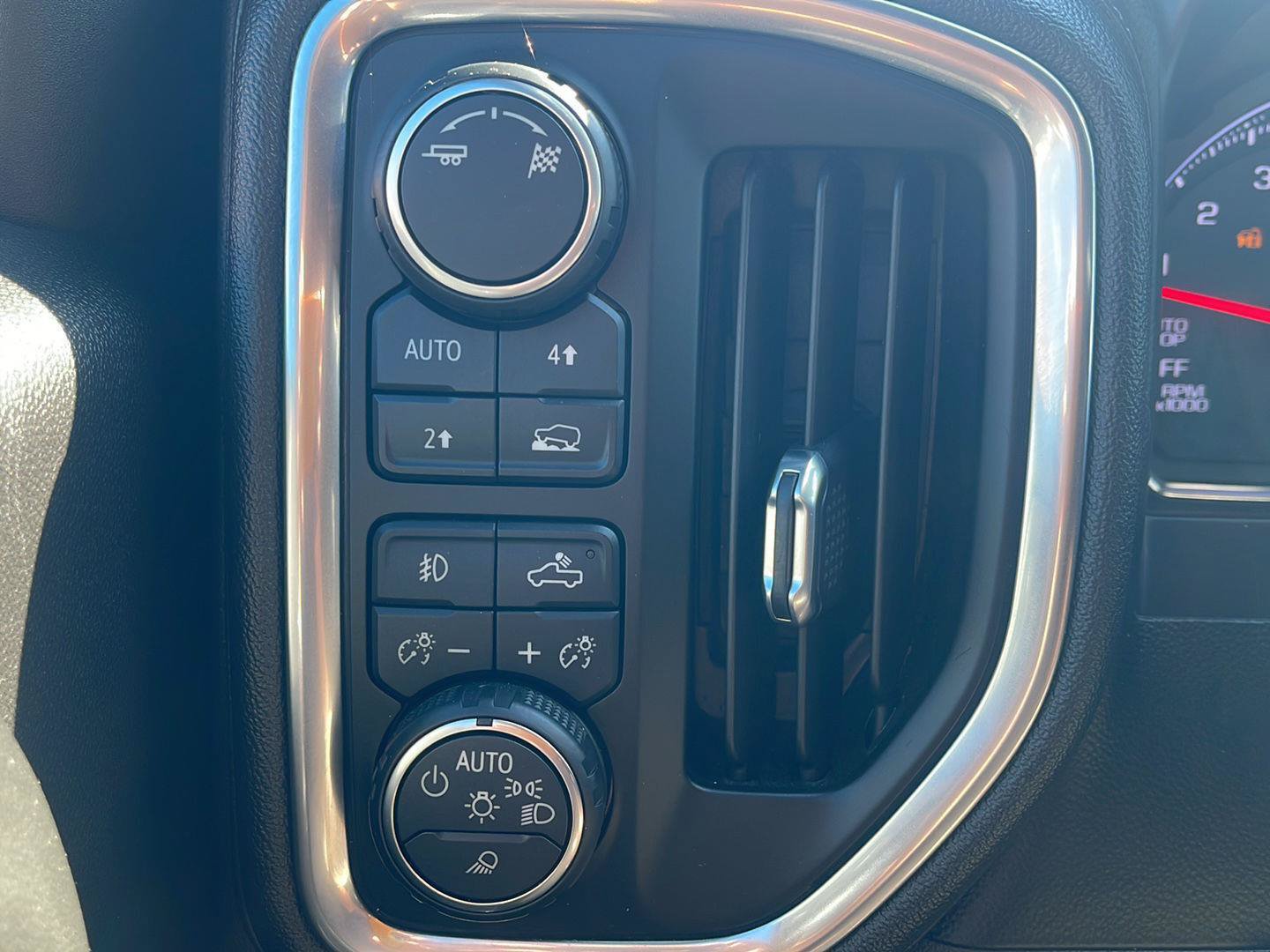 Used 2019 Chevrolet Silverado 1500 LTZ w/ LTZ Premium Package AWD/4WD image 50