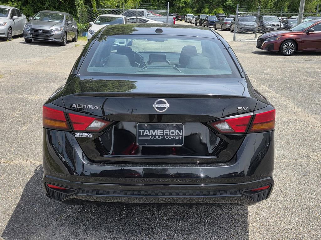 Used 2023 Nissan Altima 2.5 SV image 4