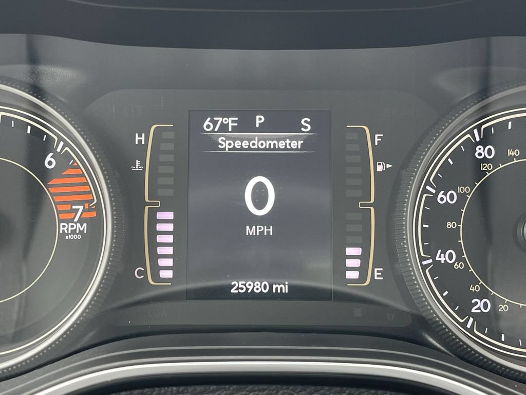 Used 2021 Jeep Cherokee Latitude FWD image 12
