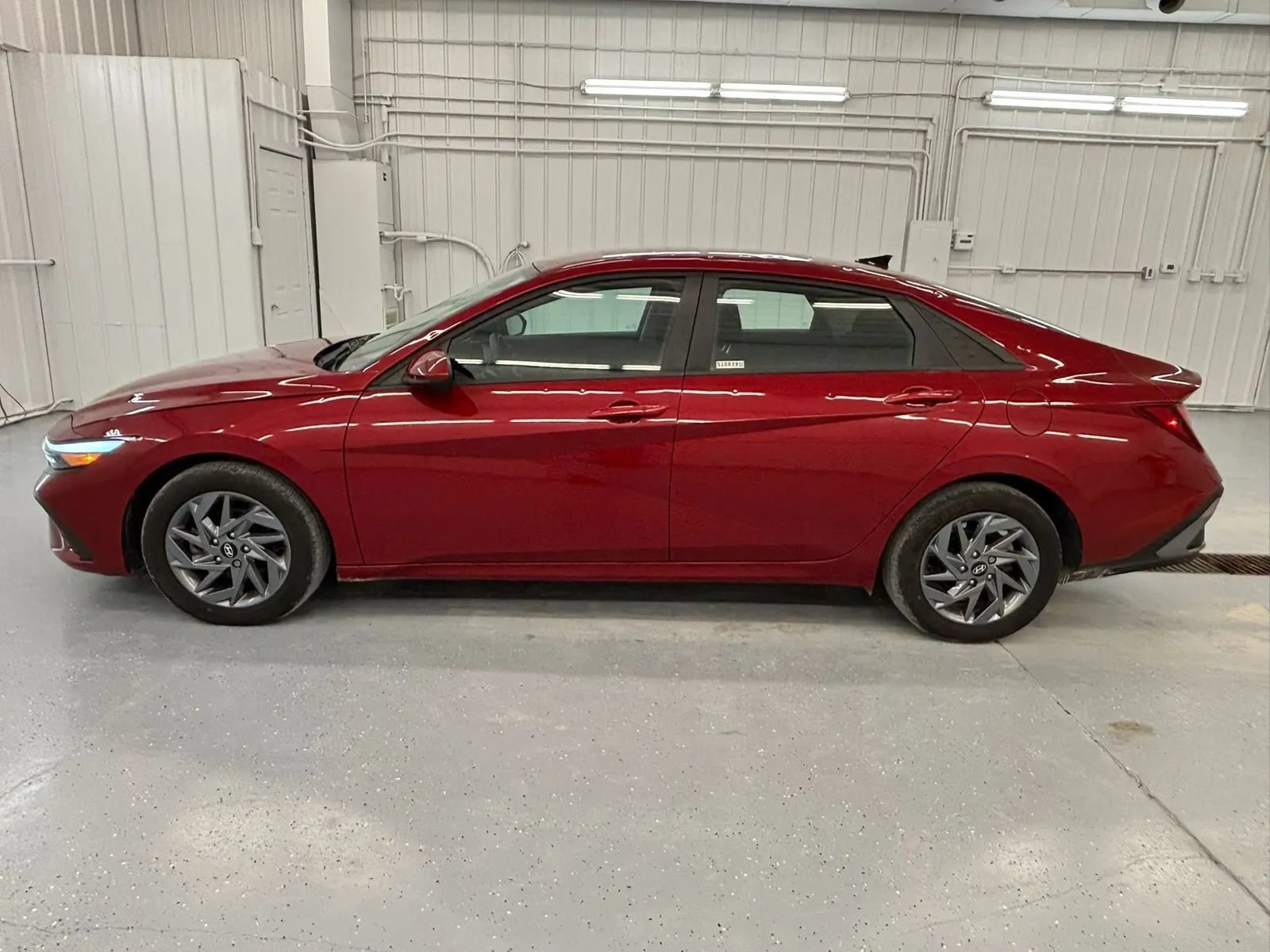 Used 2024 Hyundai Elantra SEL FWD image 2