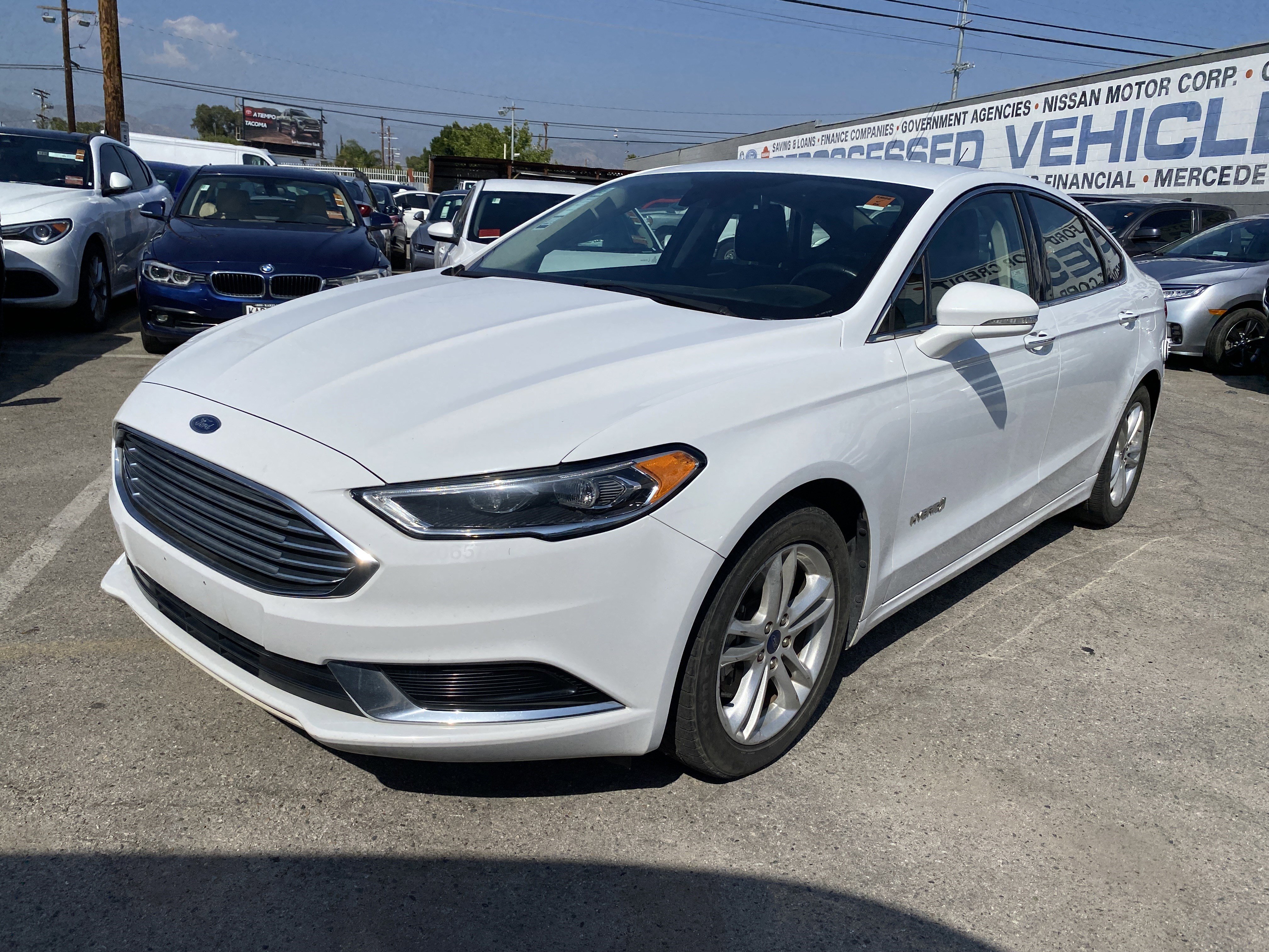 Used 2018 Ford Fusion SE w/ Equipment Group 602A FWD image 2