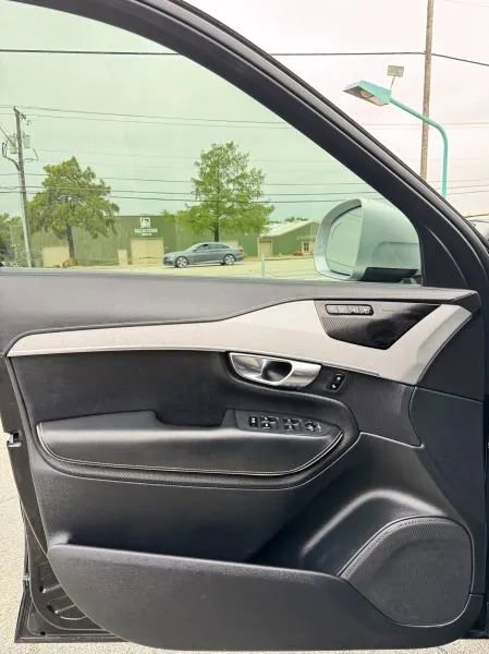 Used 2019 Volvo XC90 T6 R-Design w/ Protection Package Premier AWD/4WD image 18