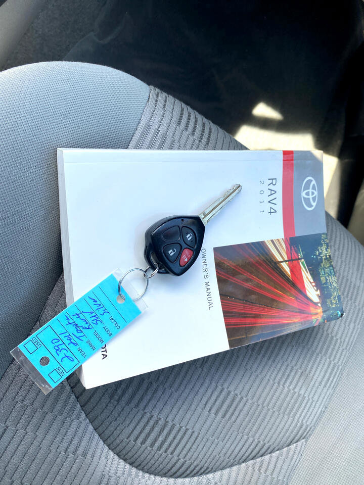 Used 2011 Toyota RAV4 4WD image 21