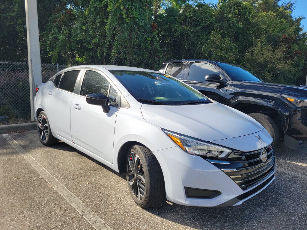 Used 2024 Nissan Versa SR FWD image 2