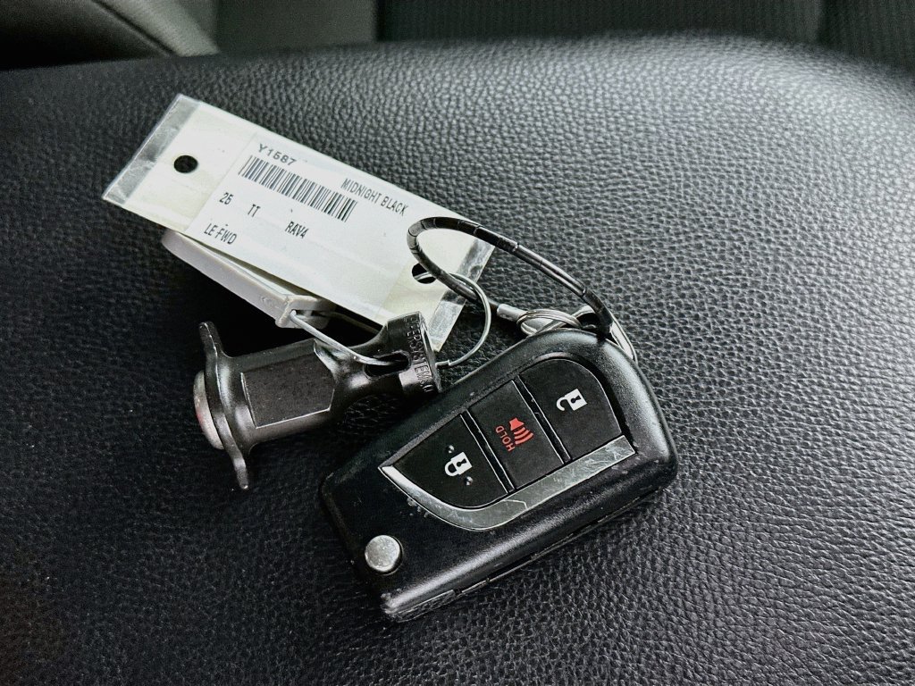 Used 2025 Toyota RAV4 LE FWD image 31