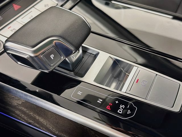 Used 2023 Audi A8 L 3.0T AWD/4WD image 23