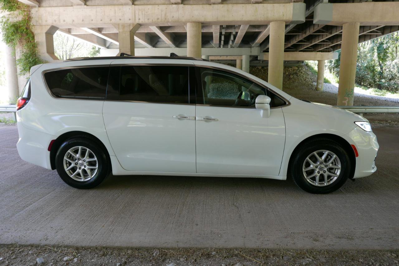 Used 2021 Chrysler Pacifica Touring-L FWD image 30
