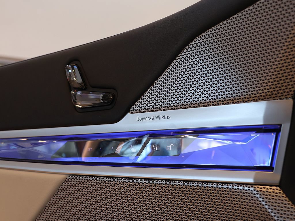 Used 2024 BMW 760i xDrive w/ Premium Package 2 image 48