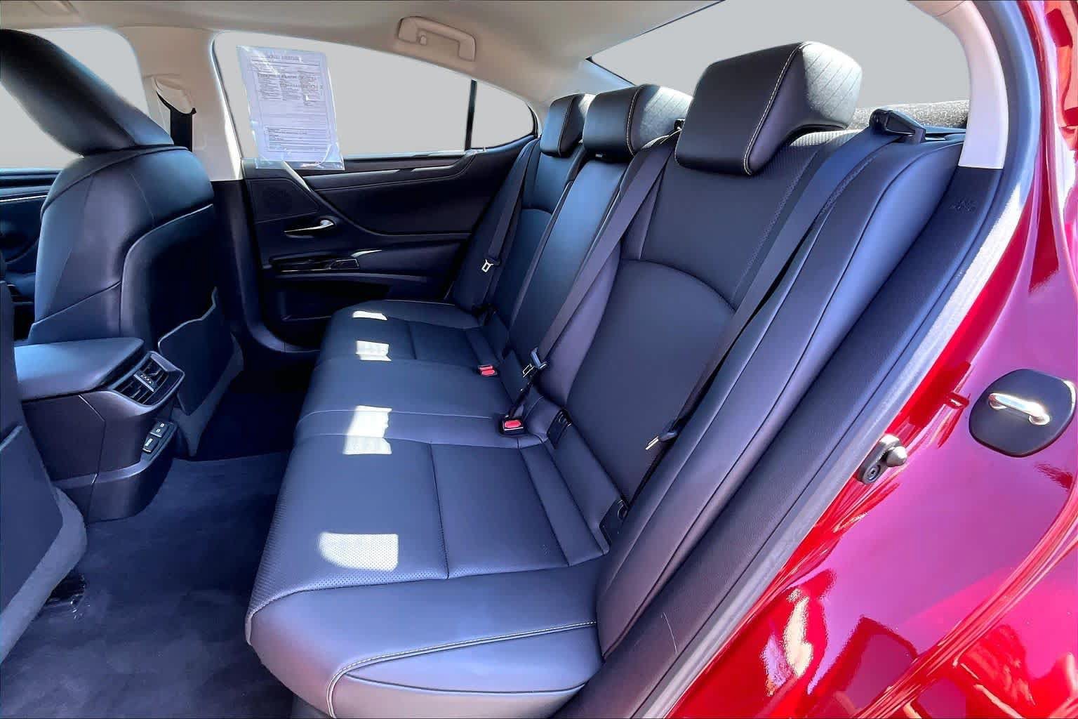 Used 2022 Lexus ES 300h w/ Premium Package FWD image 18
