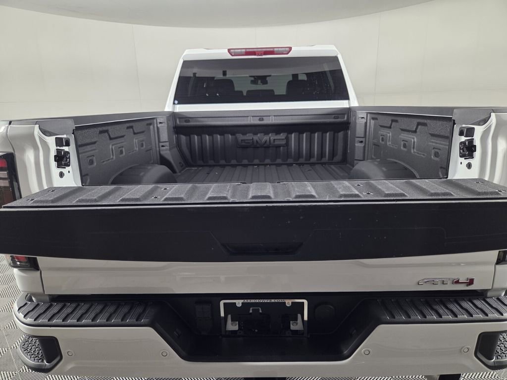 Used 2025 GMC Sierra 2500 AT4 image 30