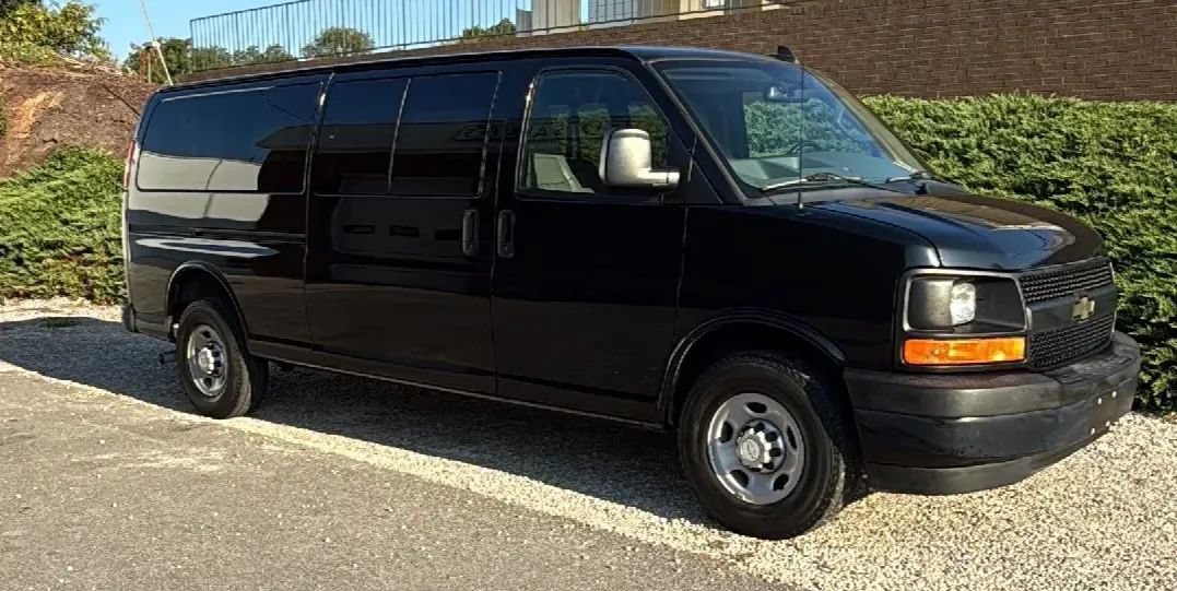Used 2017 Chevrolet Express 3500 LS RWD image 3