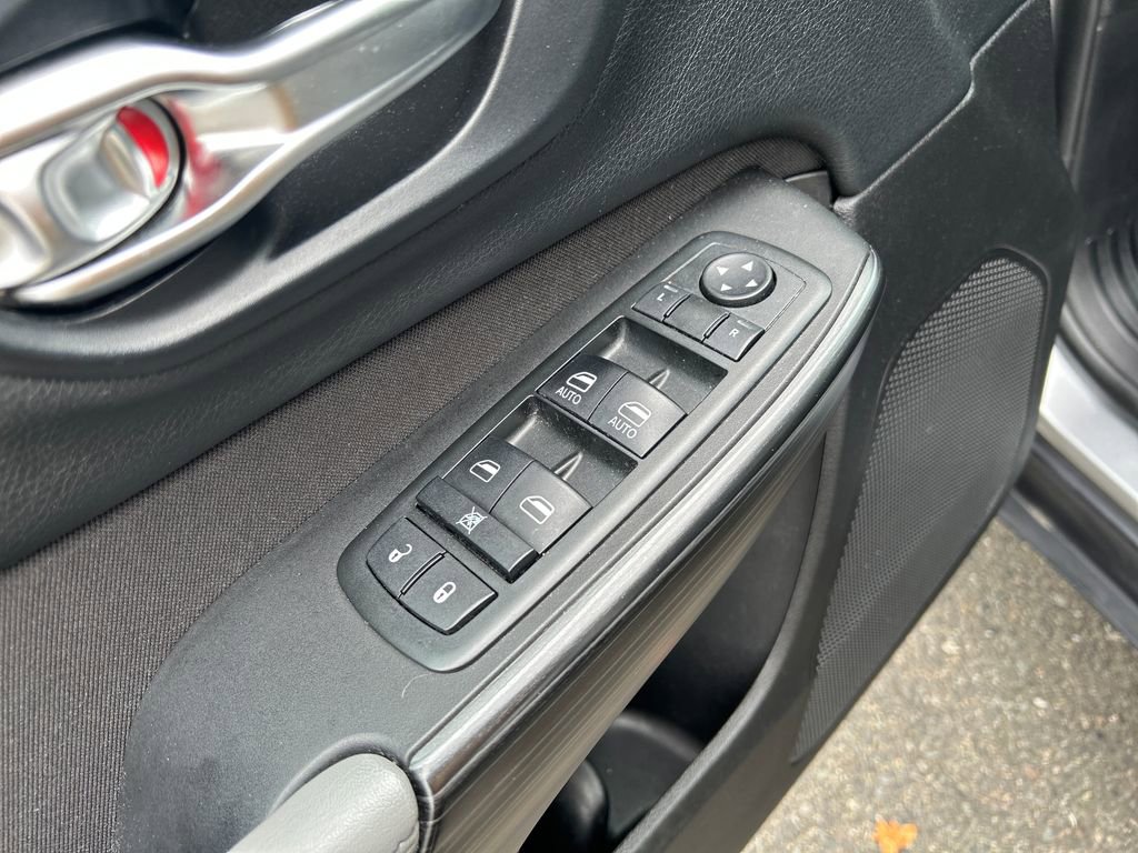 Used 2014 Jeep Cherokee Latitude w/ Trailer Tow Group AWD/4WD image 18