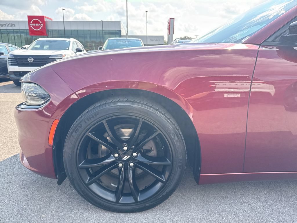 Used 2018 Dodge Charger SXT w/ Blacktop Package RWD image 10