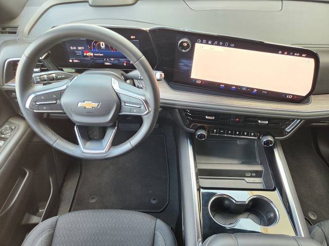 Used 2025 Chevrolet Suburban LS RWD image 28