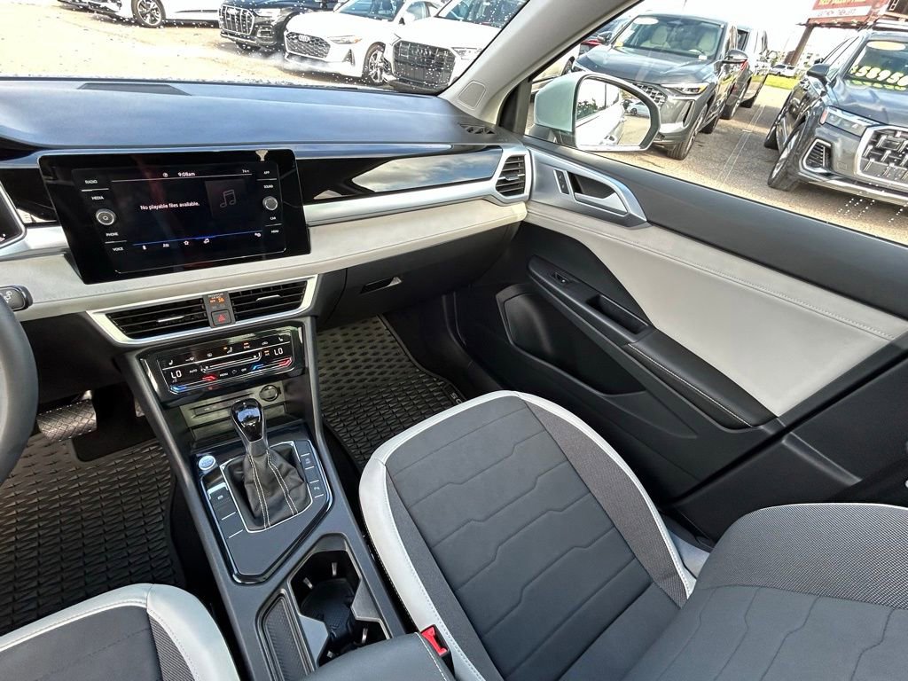 Used 2025 Volkswagen Taos SE image 11