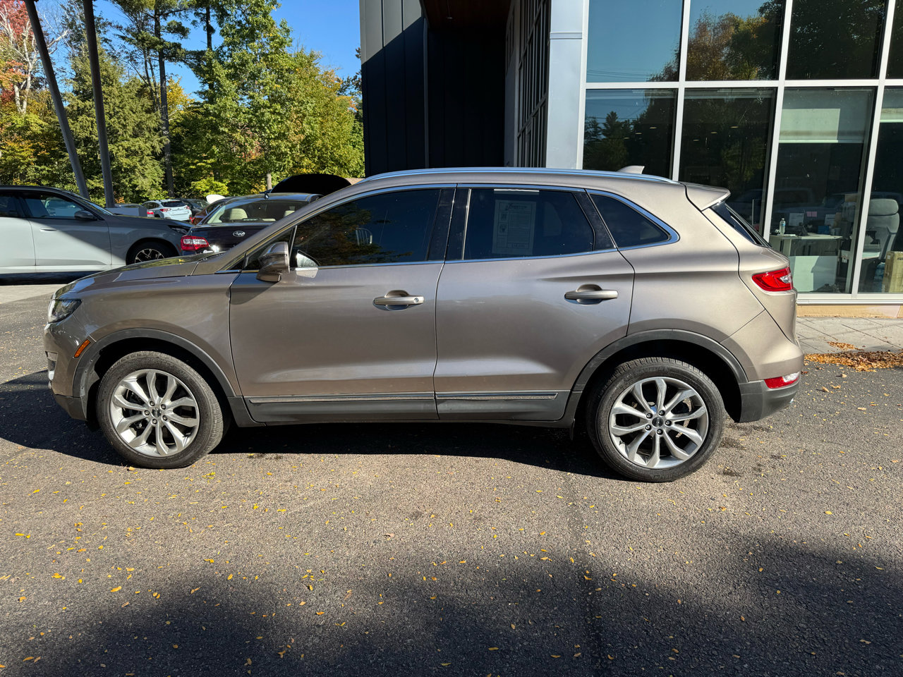 Used 2019 Lincoln MKC Select w/ Select Plus Package image 2
