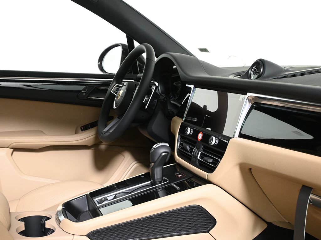 Used 2026 Porsche Macan AWD/4WD image 39