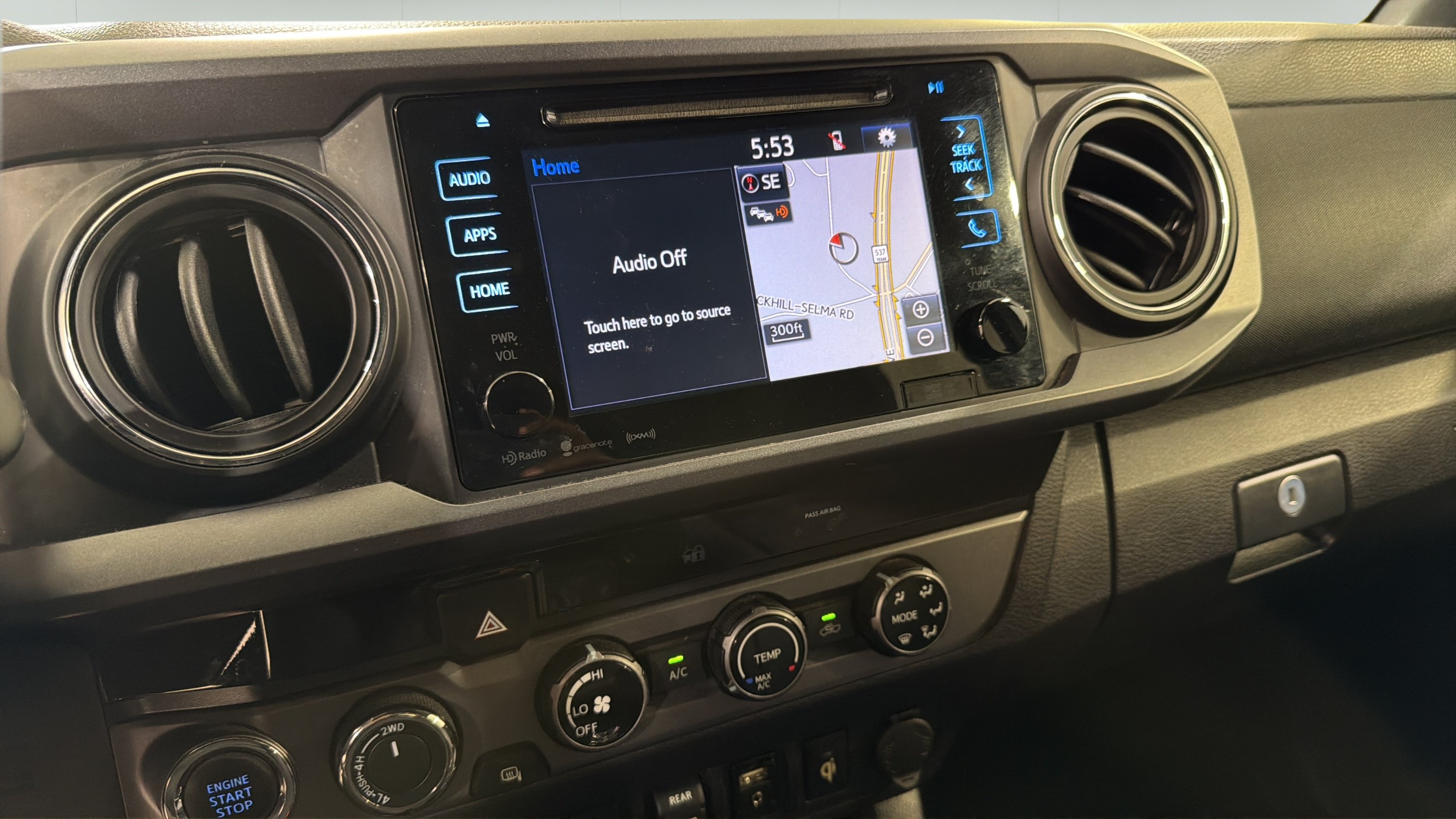 Used 2018 Toyota Tacoma TRD Sport w/ Technology Package AWD/4WD image 18