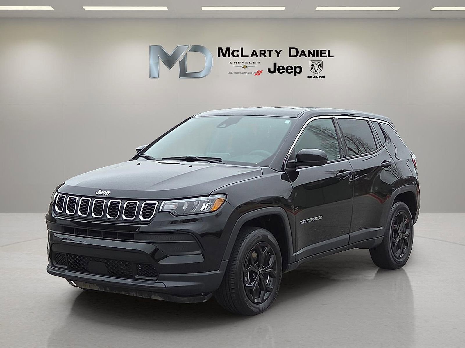 Used 2025 Jeep Compass Sport AWD/4WD image 2