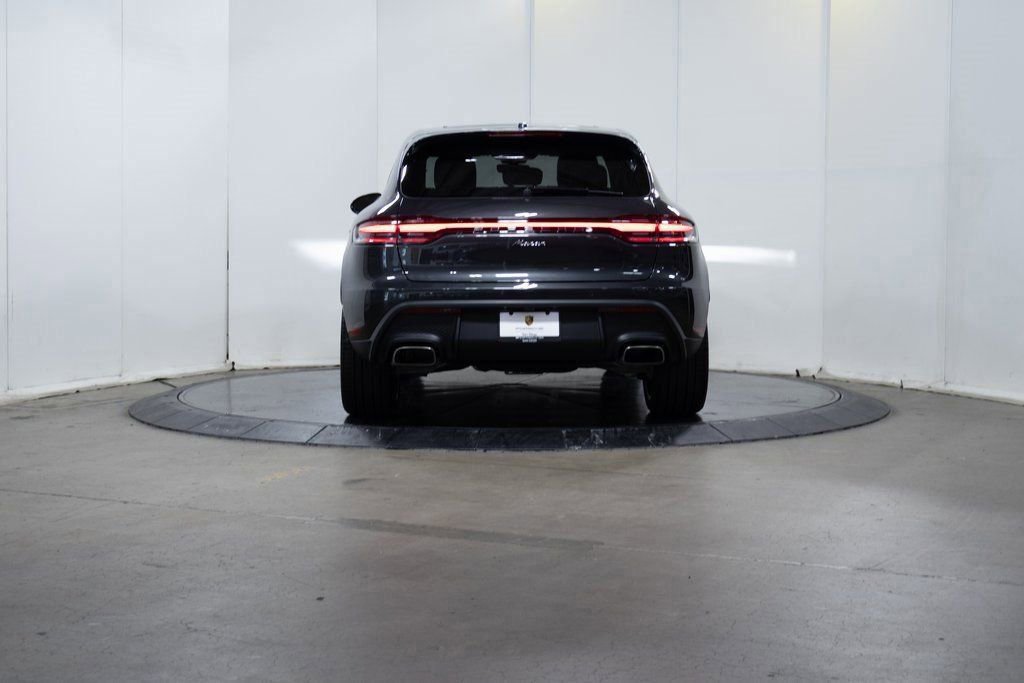 Certified 2025 Porsche Macan AWD/4WD image 6