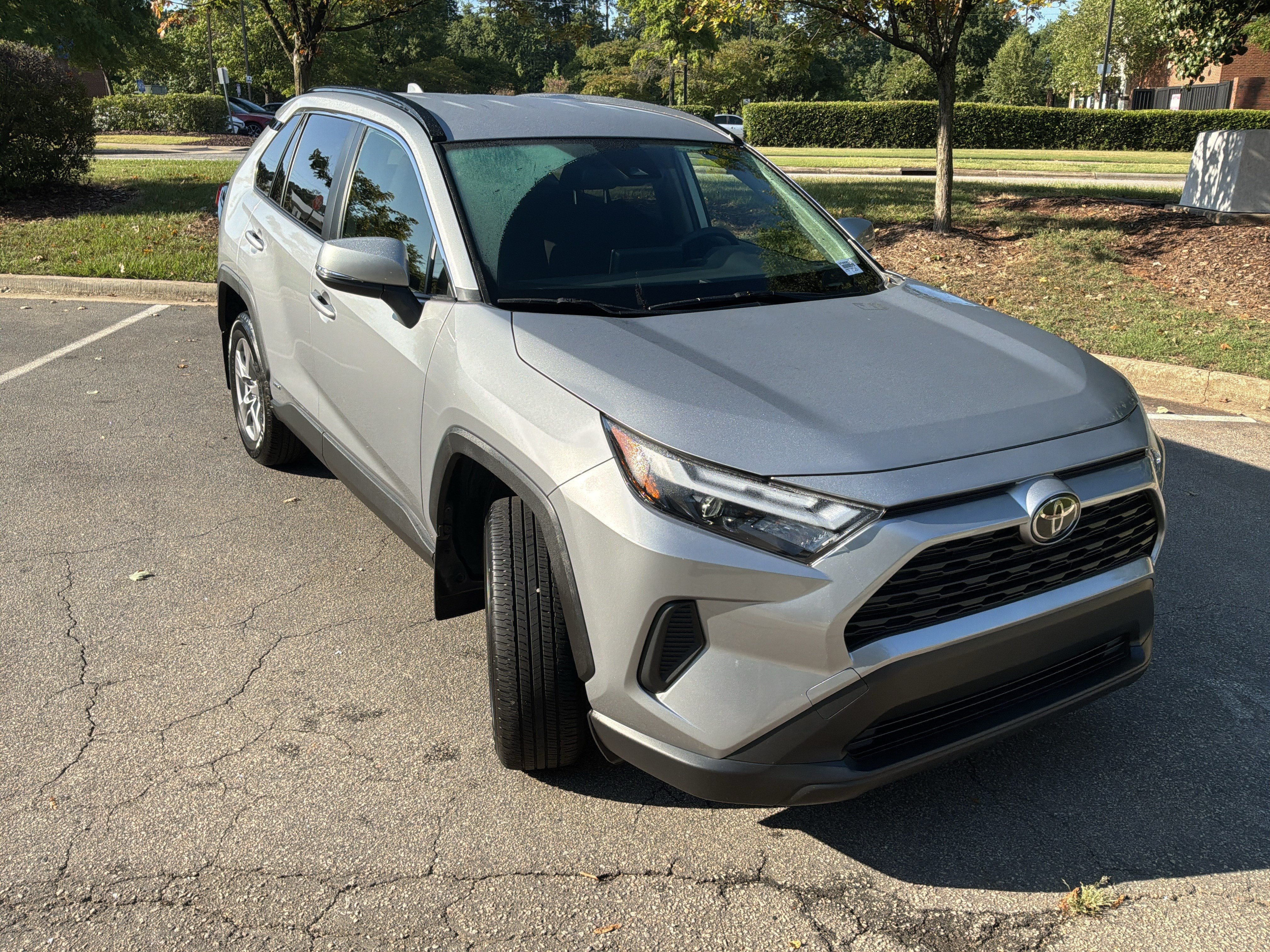 Used 2025 Toyota RAV4 LE AWD/4WD image 2