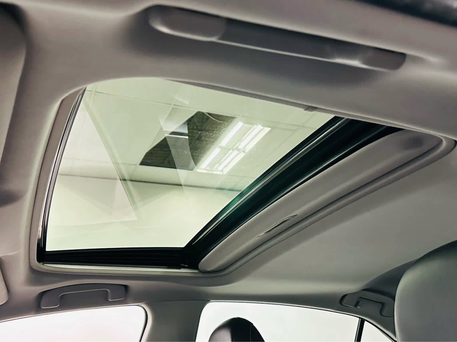 Used 2023 Toyota Camry SE image 19