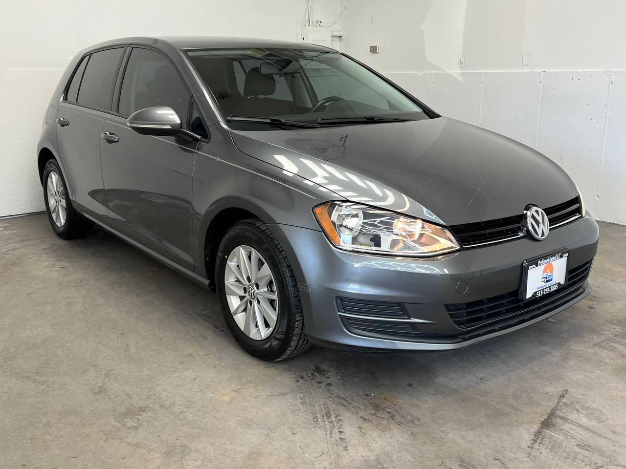 Used 2017 Volkswagen Golf S image 3