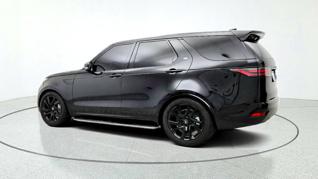Used 2024 Land Rover Discovery Dynamic SE AWD/4WD image 7