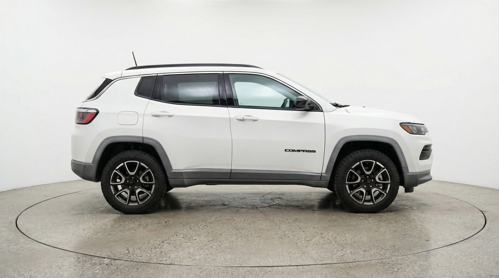 Used 2025 Jeep Compass Trailhawk image 11